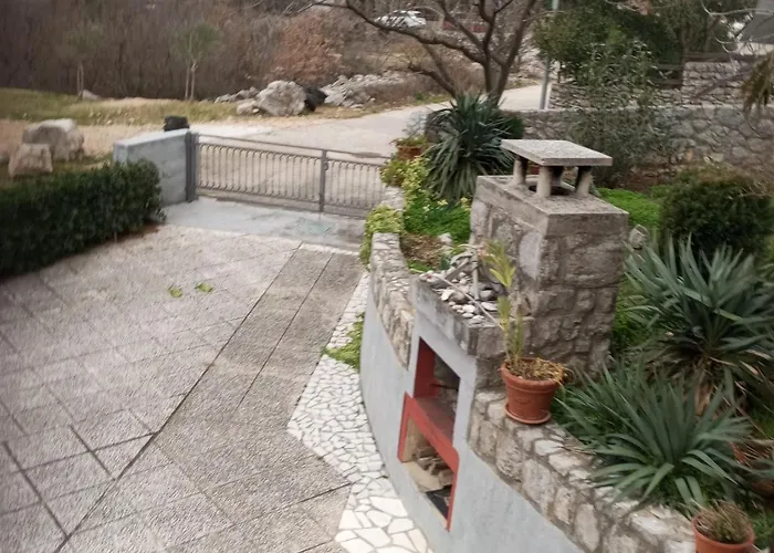 Dujmic アパート *